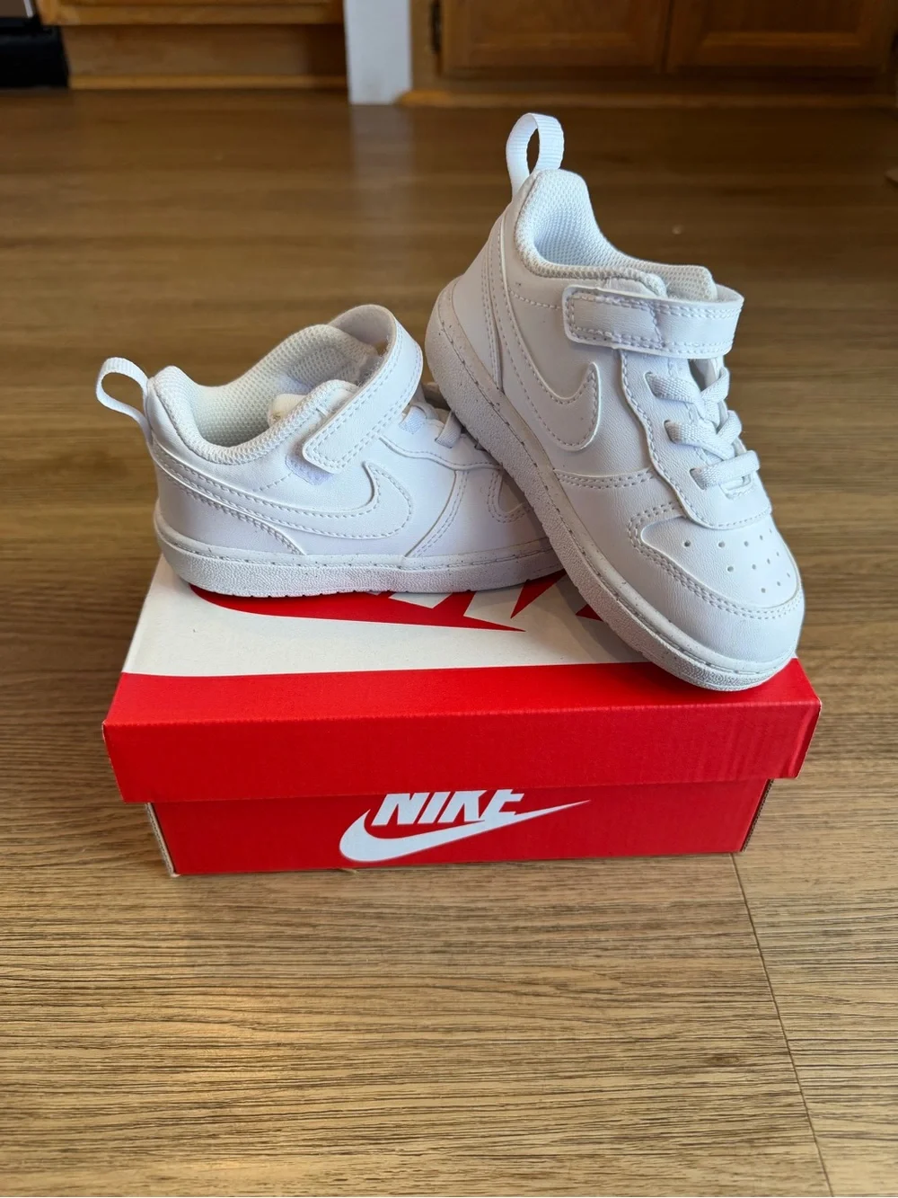 Nike Kids White Low-Top Velcro Sneakers